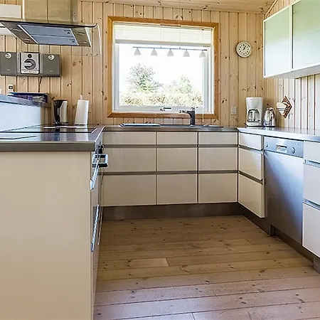 Three-bedroom Holiday In * Hals