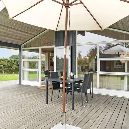 Three-bedroom Holiday In Hals