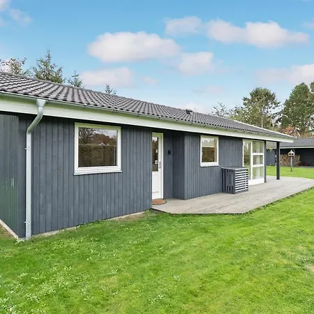 Three-bedroom Holiday In 別荘 Hals