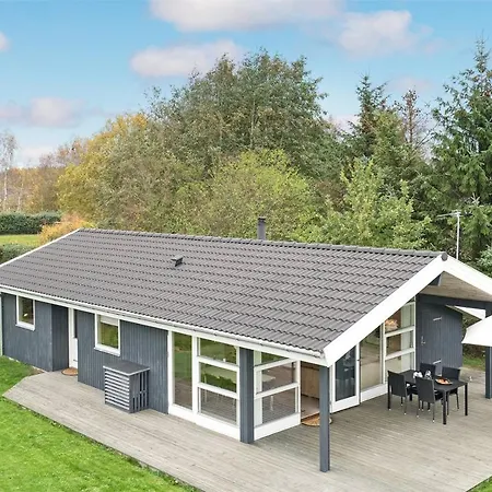 Three-bedroom Holiday In Hals